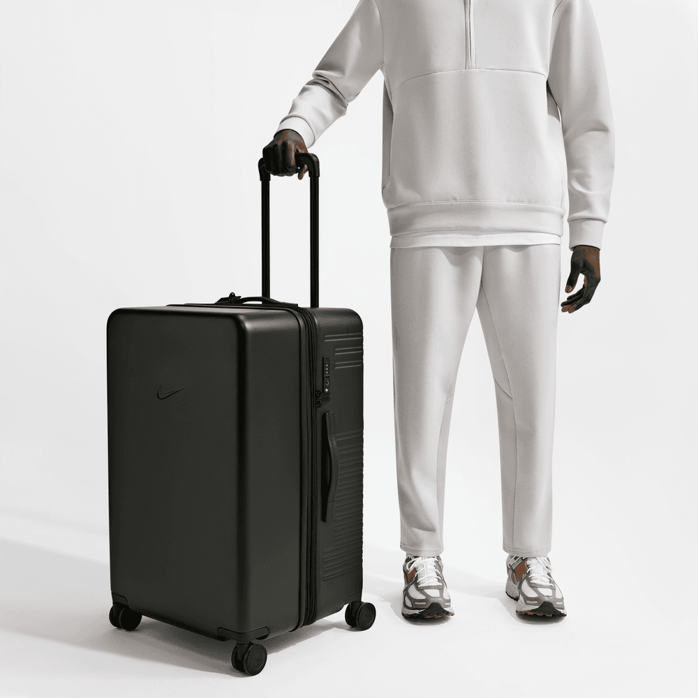 Nike 29IN Hardshell Luggage 'Black/Black/Black' |HV8586-010|TF