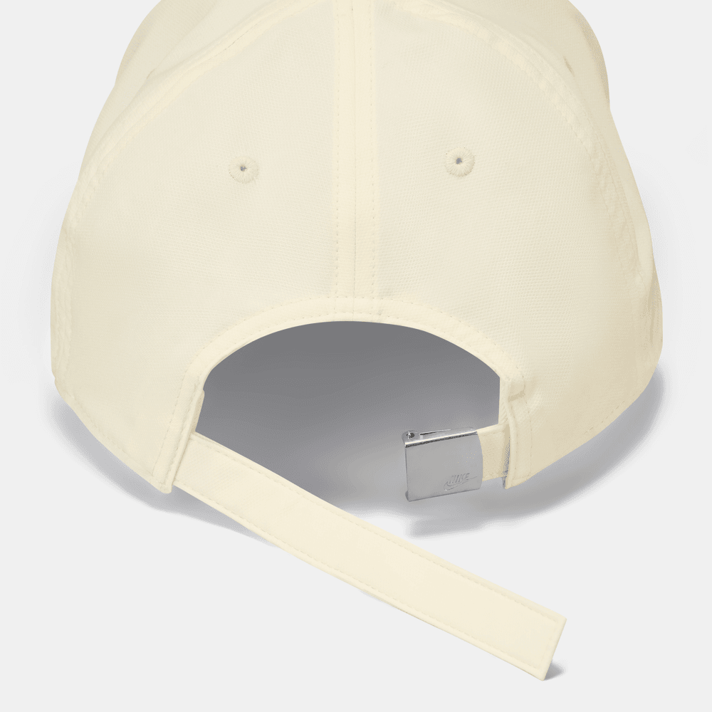 Nike Dri-FIT Club Metal Logo Cap