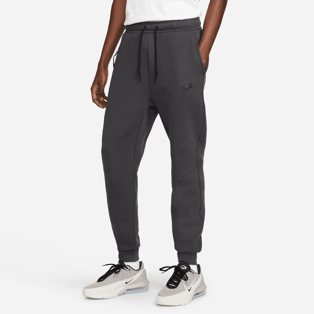 nike slim fit tech fleece
