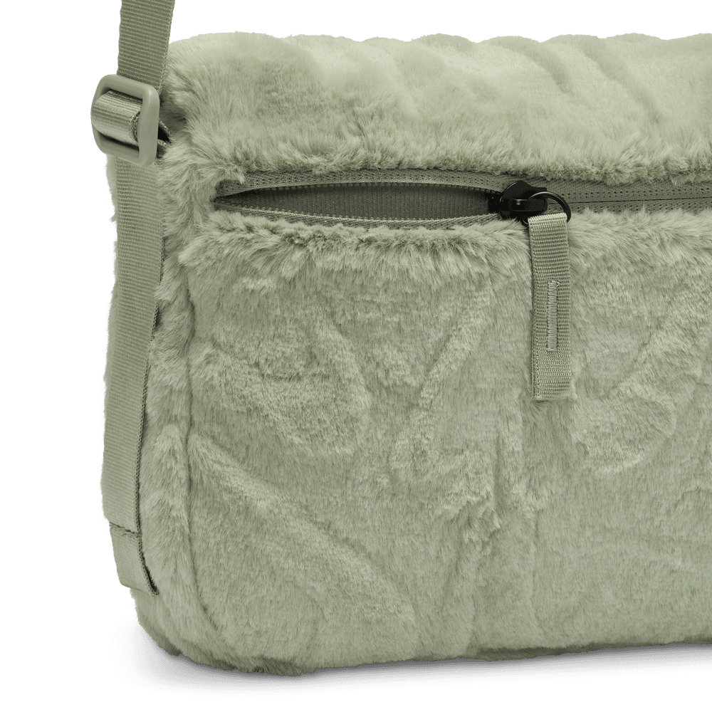 Wmns Nike Sportswear Futura 365 Faux Fur Crossbody Bag