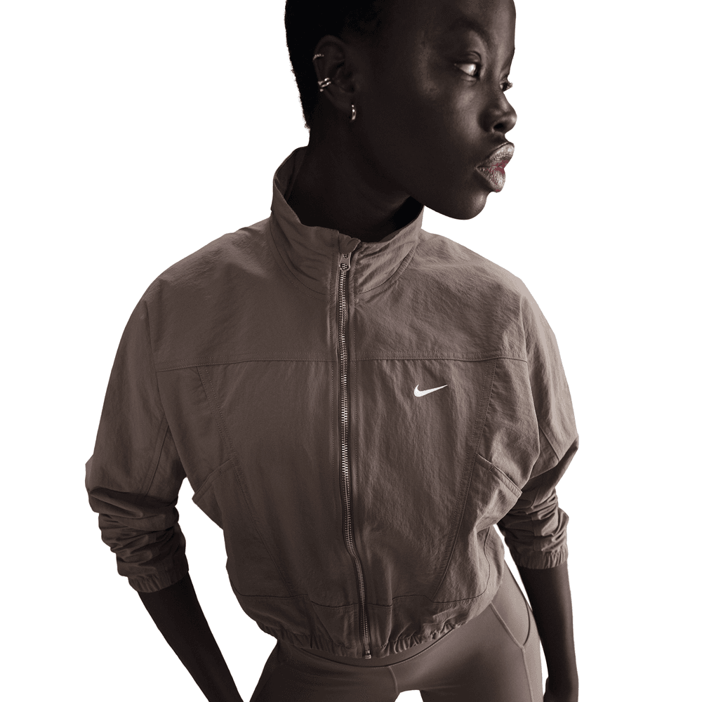 SVZ　世界陸上ジャケット Wmns Nike SPW Everything Wovens Jacket 'Mink Brown/White|HJ0999