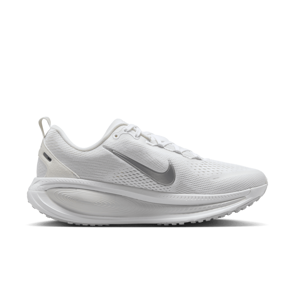 Wmns Nike Vomero 18 'White/Metallic Silver-Photon Dust|HM6804-104