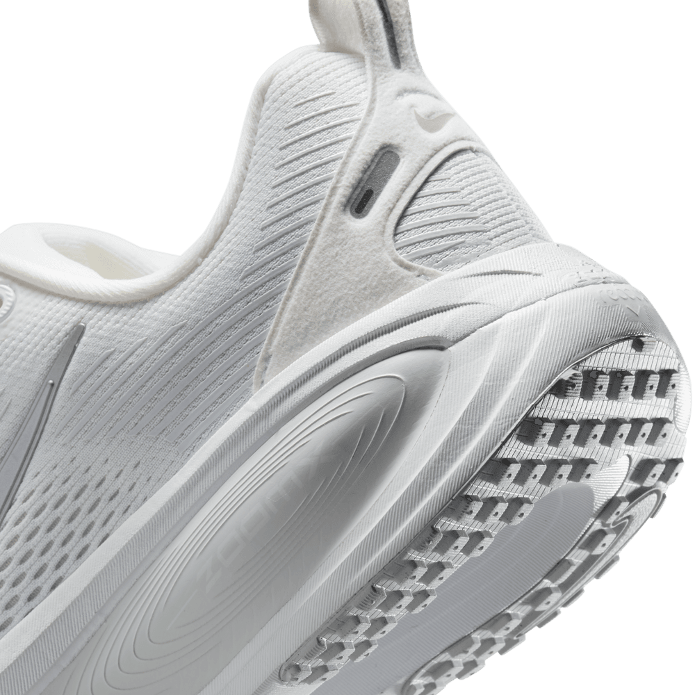 Wmns Nike Vomero 18