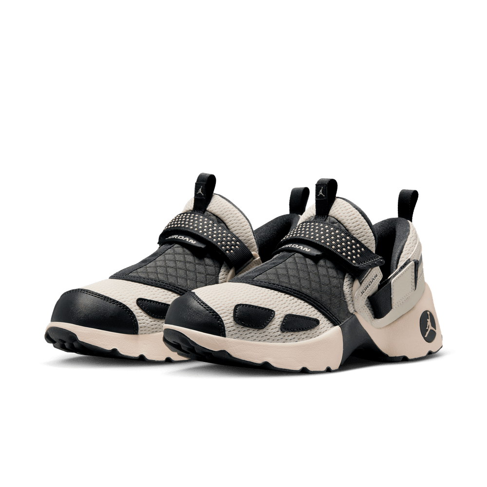 Wmns Air Jordan Trunner LX