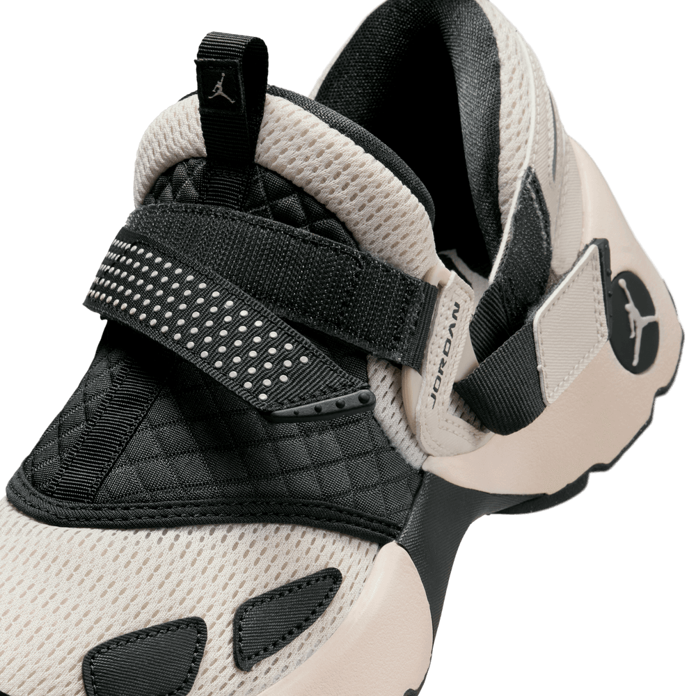 Wmns Air Jordan Trunner LX