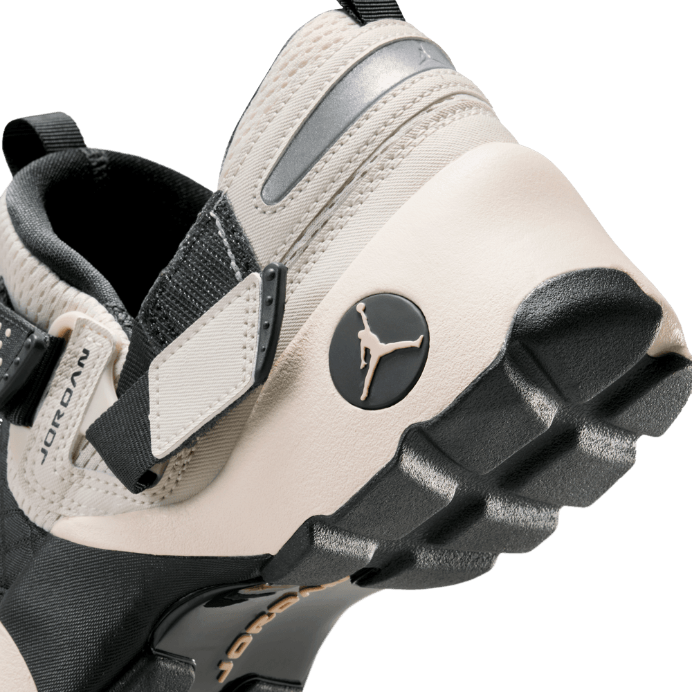 Wmns Air Jordan Trunner LX