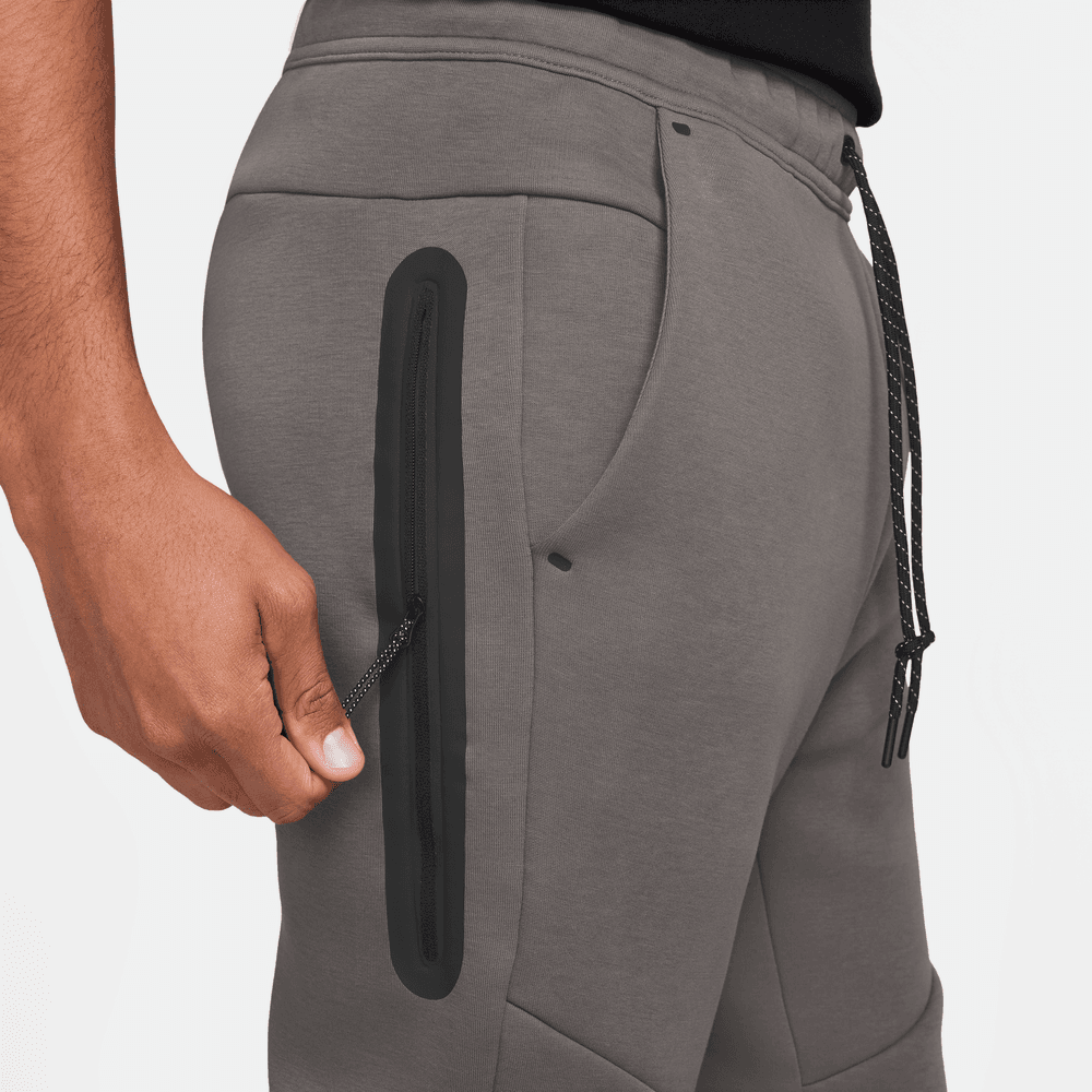 nike tech pocket