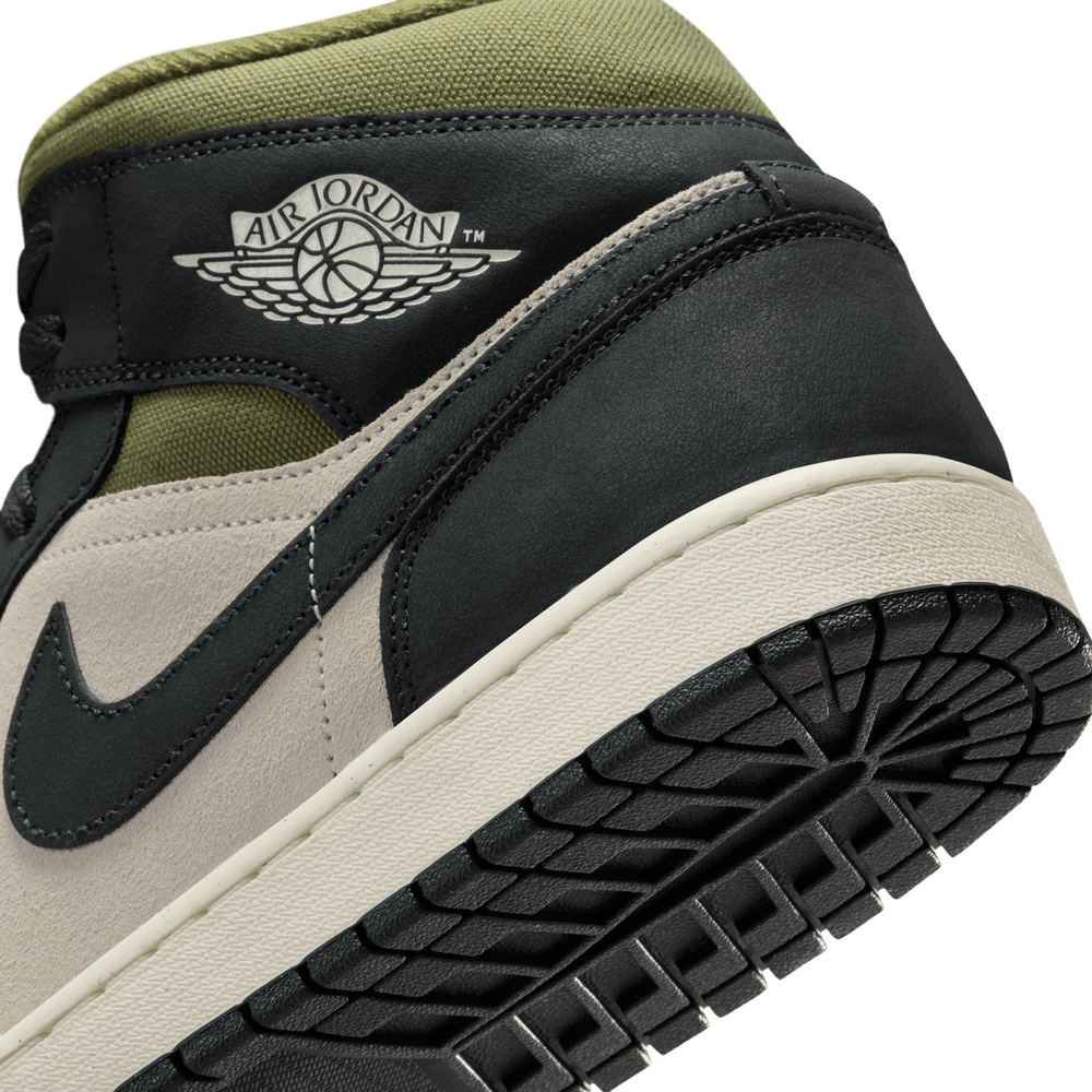 Air Jordan 1 Mid SE