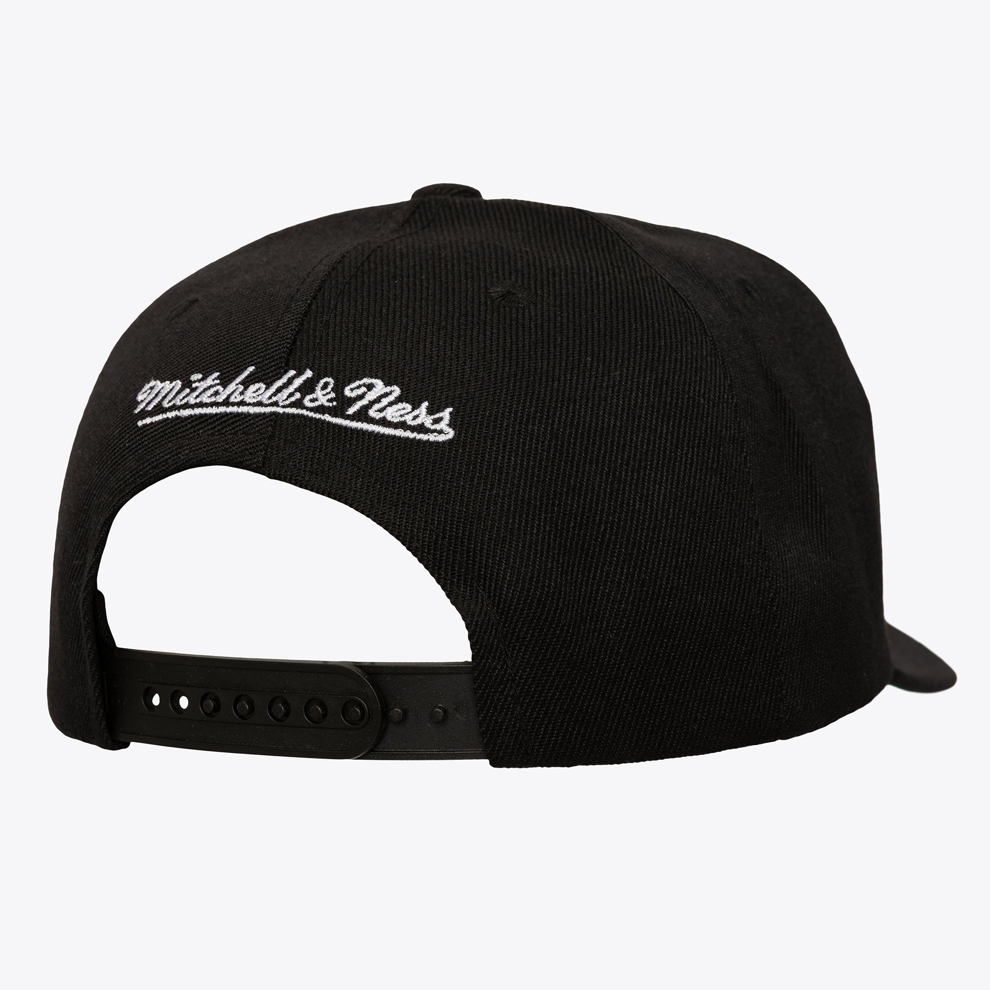 M&N NBA Busted Pro Snapback Chicago Bulls