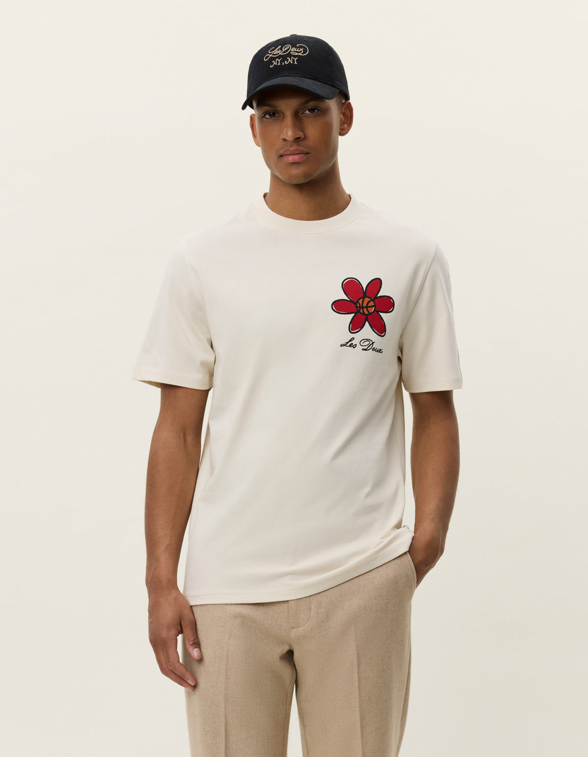 Les Deux Flower Basket Tee 'Ivory|1000835-215|Top Fashion