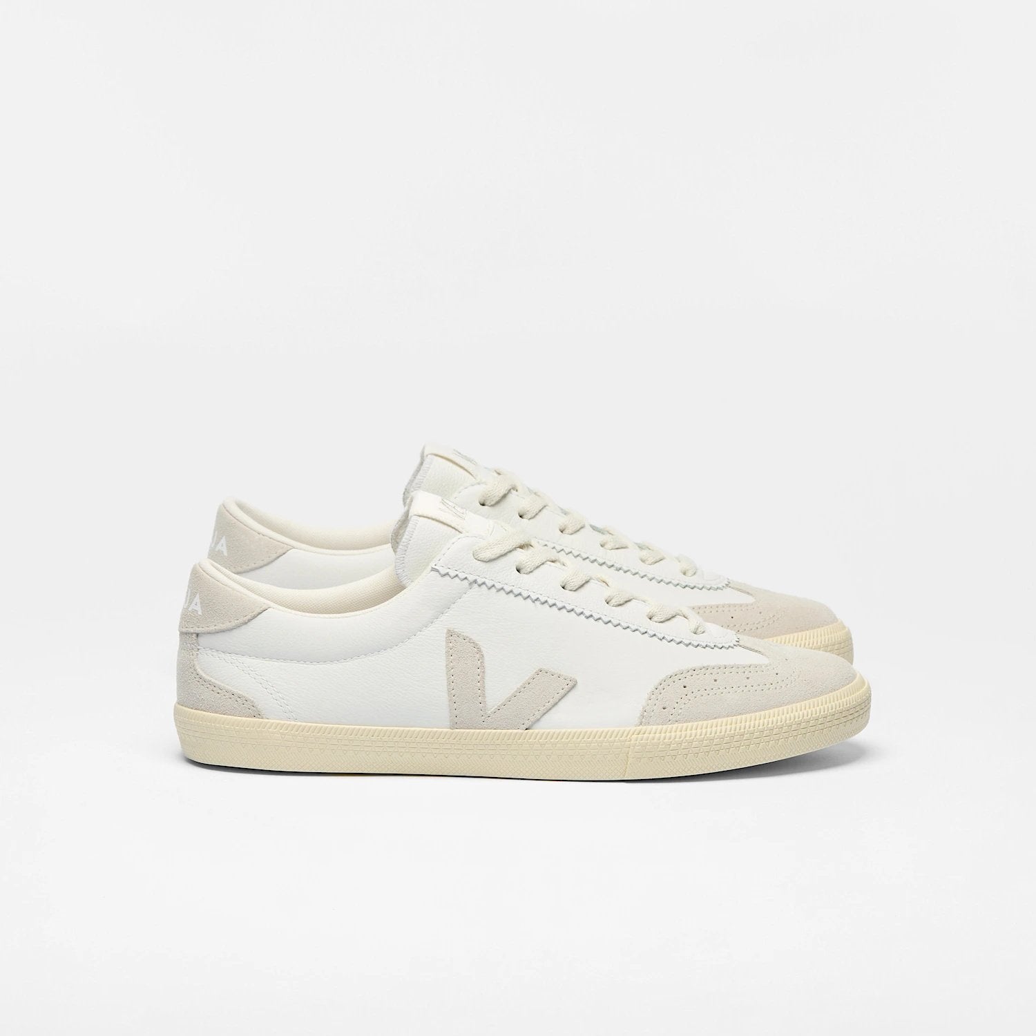 Veja Volley O.T. Leather