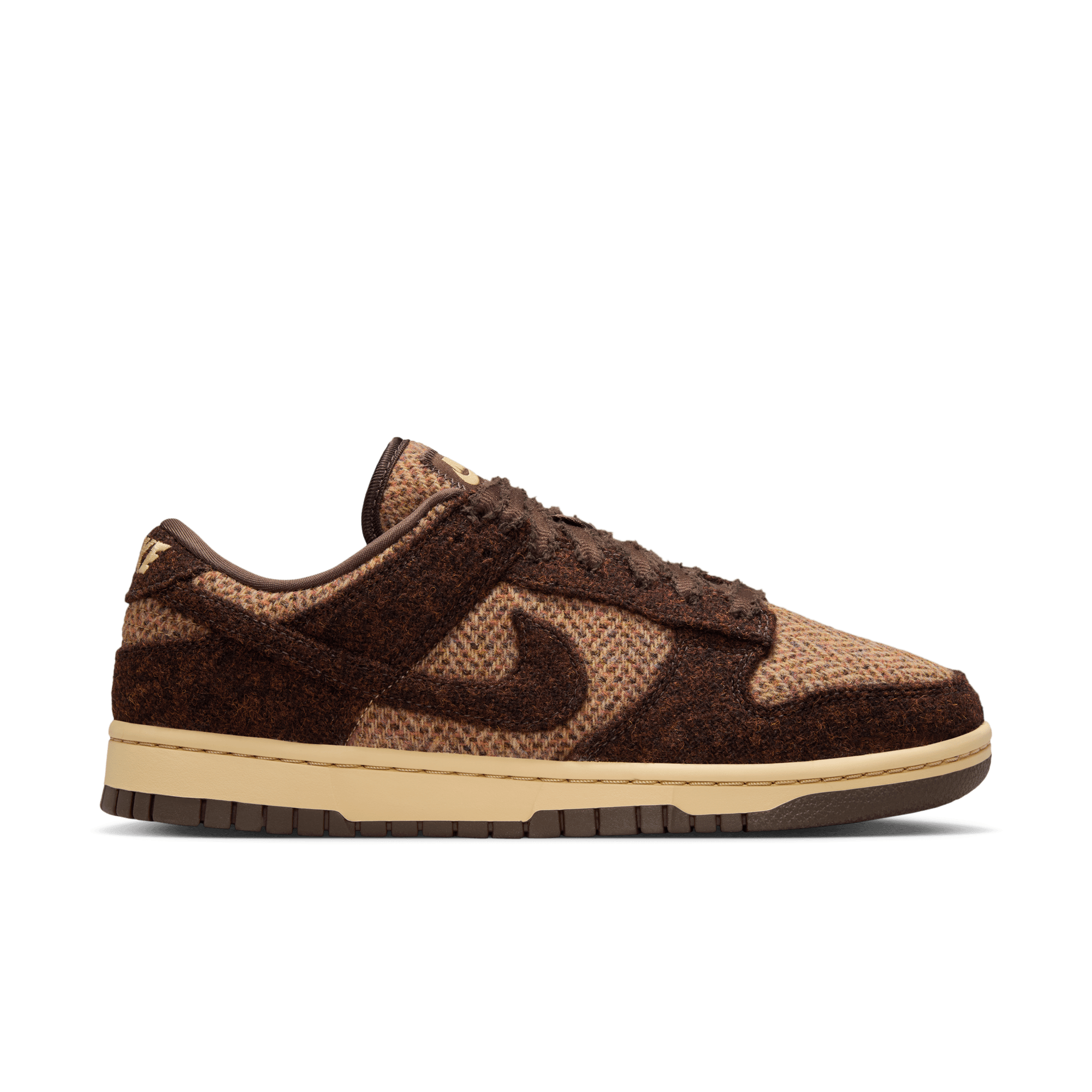 WMNS NIKE DUNK LOW X HARRIS TWEED 'SESAME/BAROQUE BROWN-VIOLET MIST ...