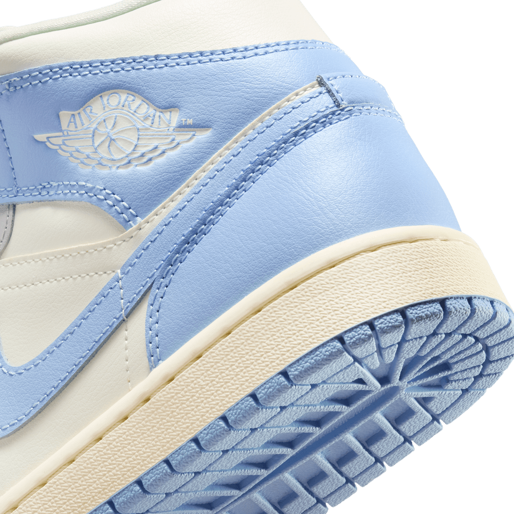 Wmns Air Jordan 1 Mid