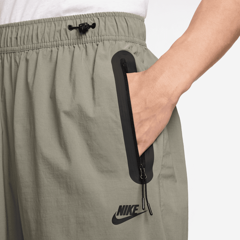 Nike Tech Woven Oversized Pant