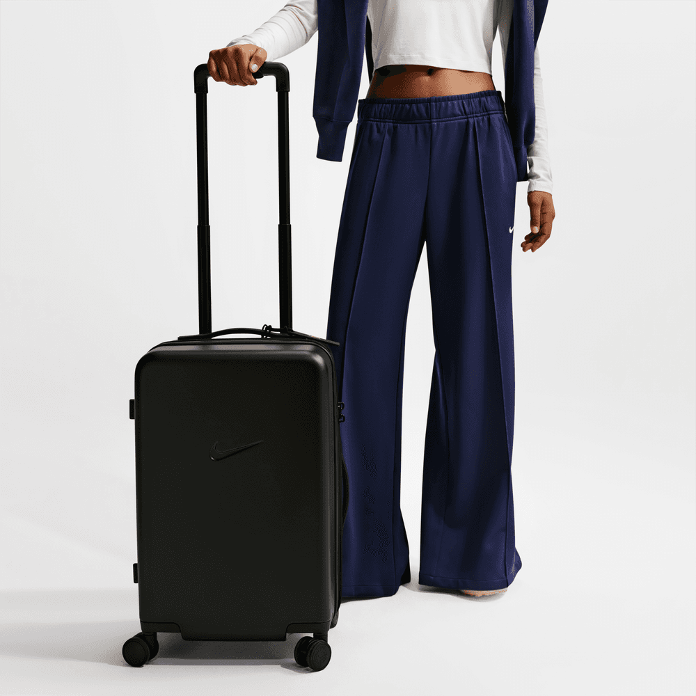 Nike 22 IN Hardshell Luggage