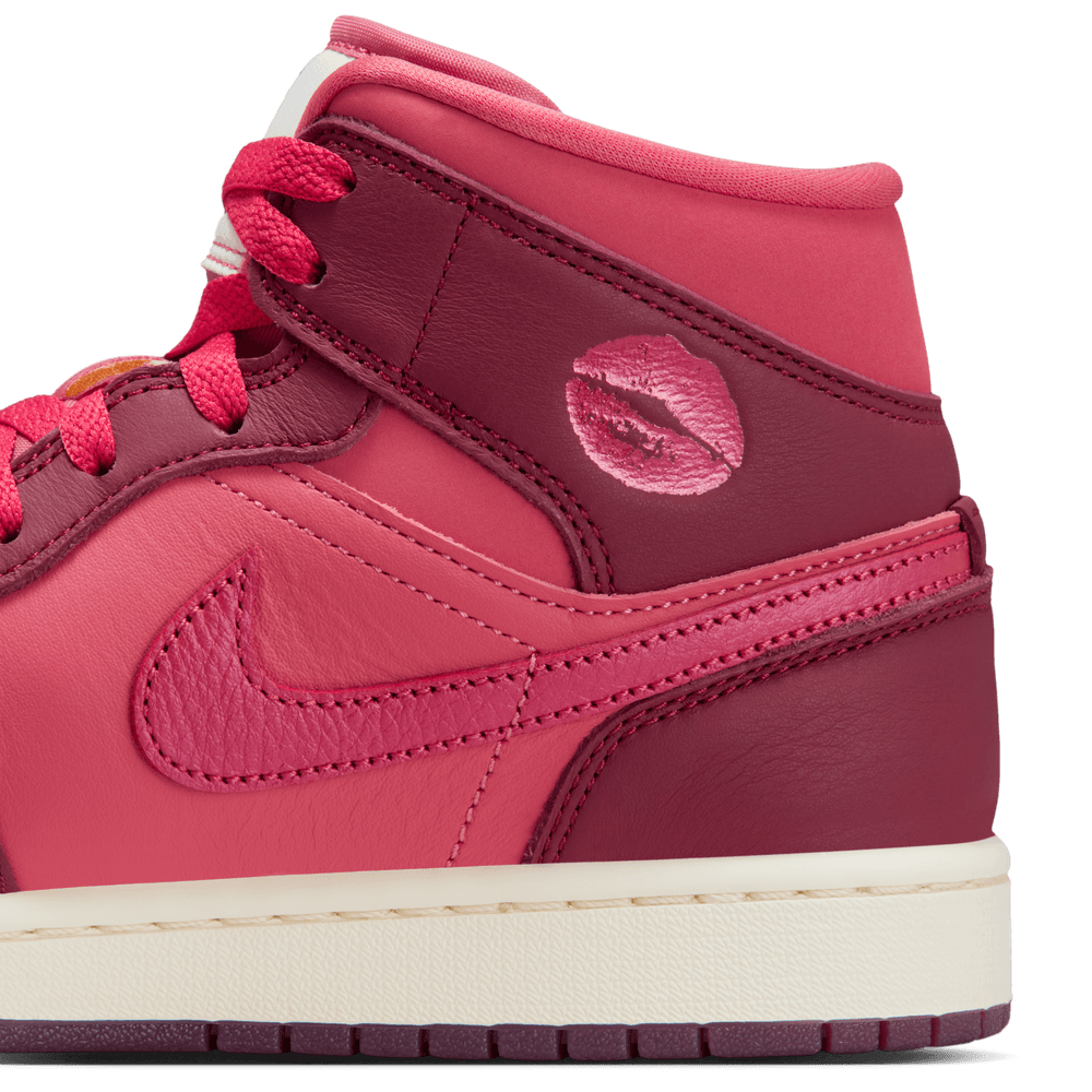 Wmns Air Jordan 1 Mid SE