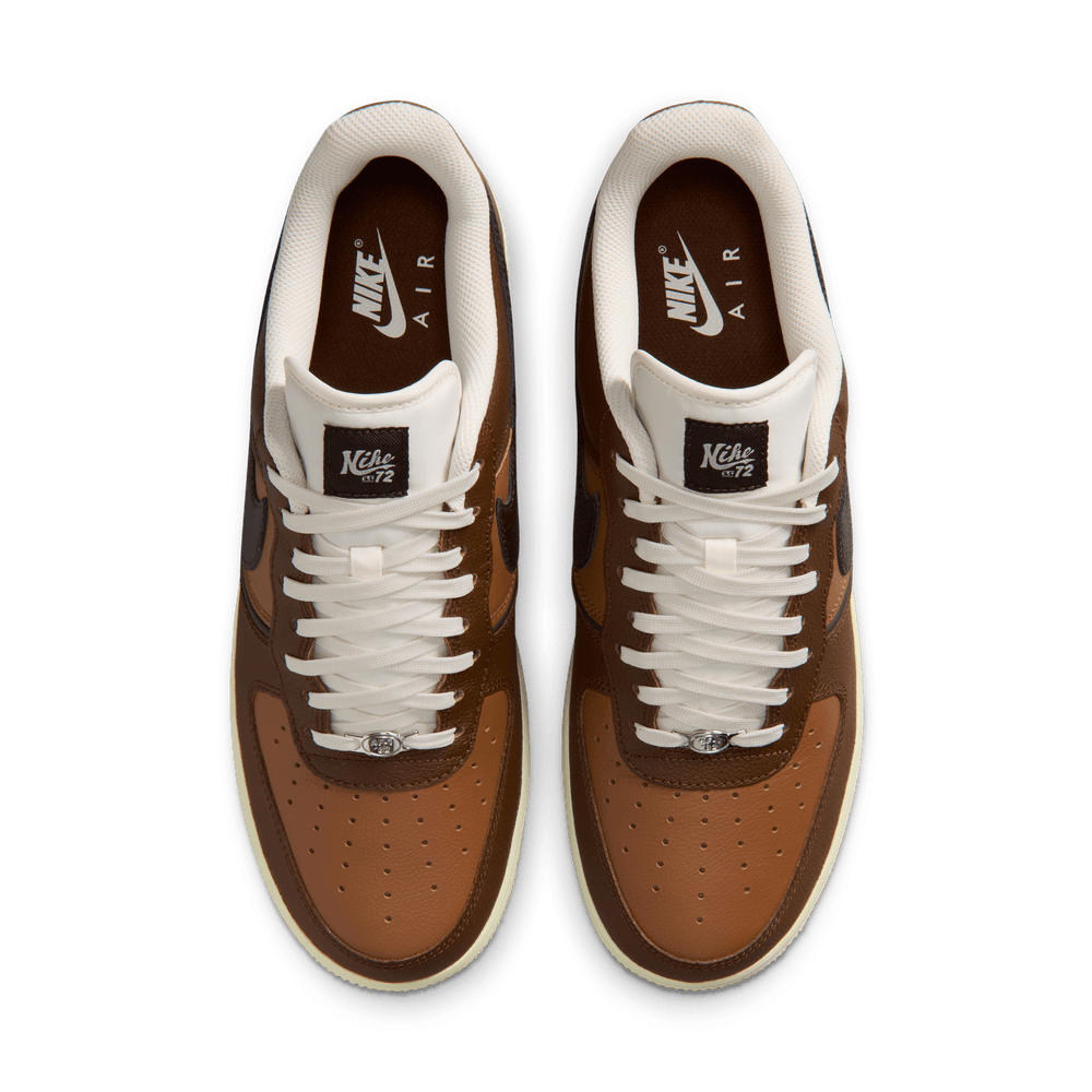 Nike Air Force 1 07 LV8