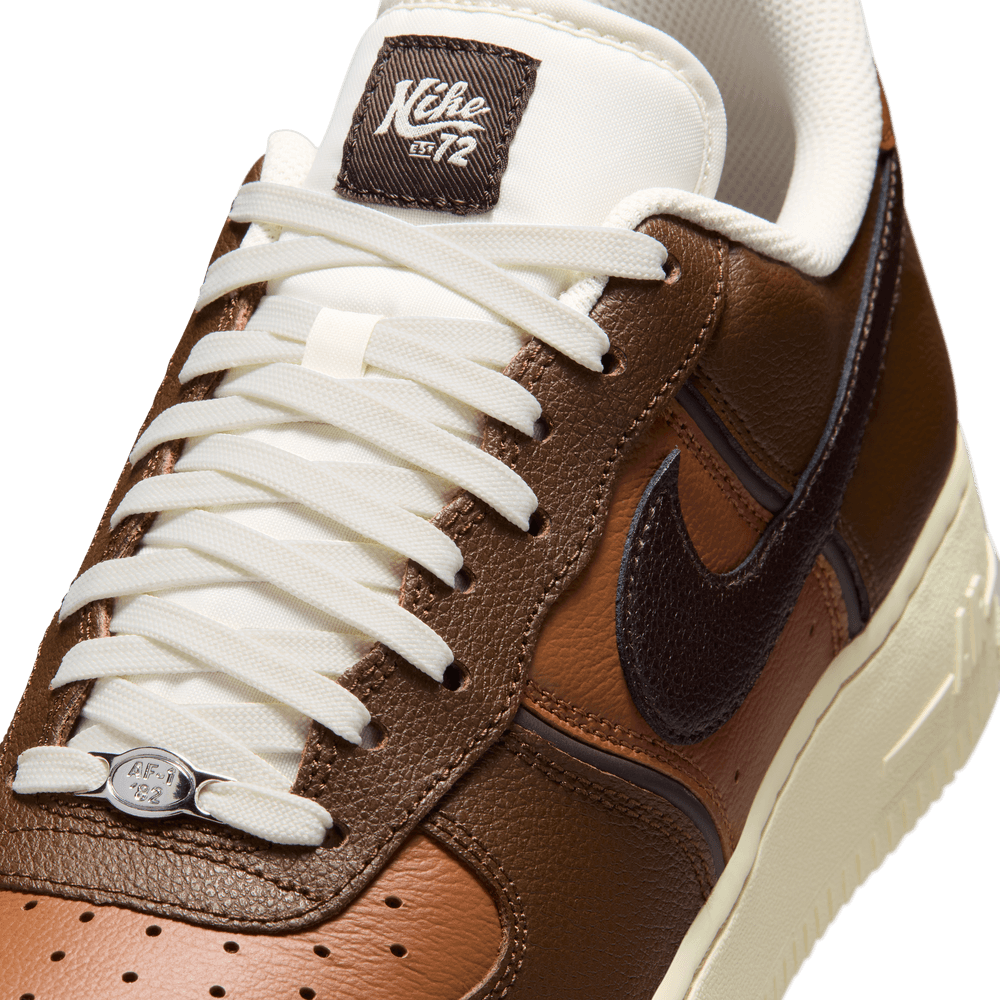 Nike Air Force 1 07 LV8
