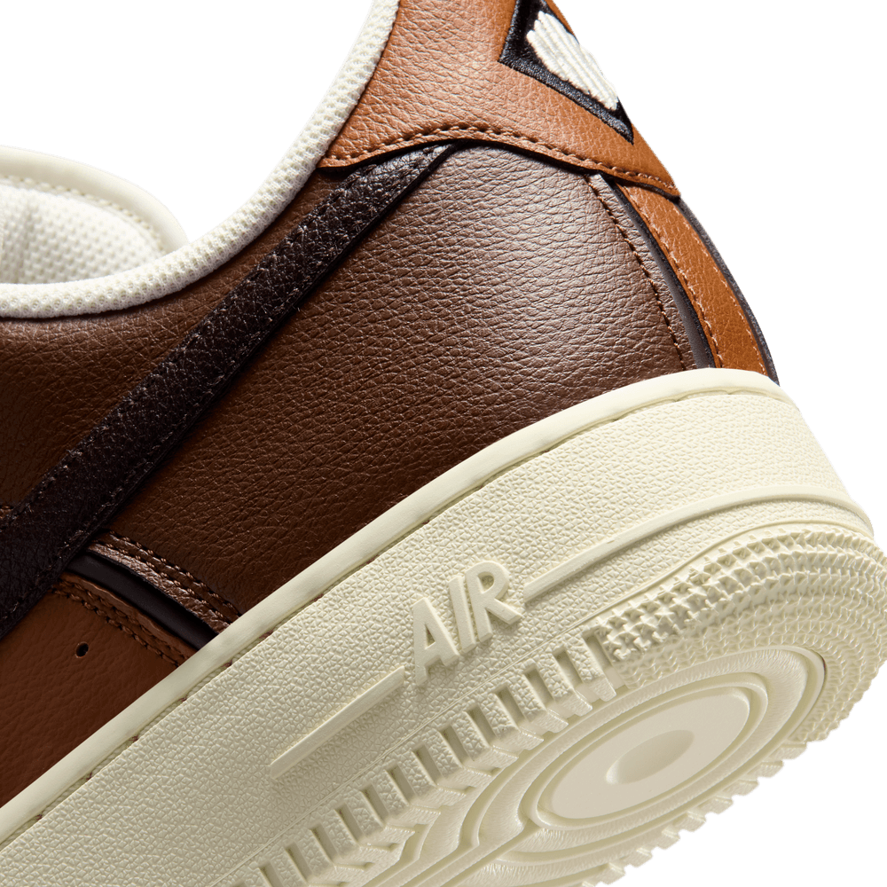 Nike Air Force 1 07 LV8