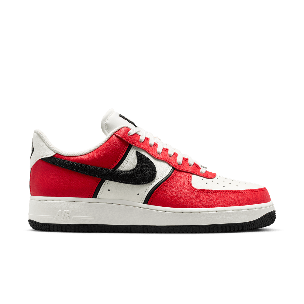 Nike Air Force 1 07 LV8
