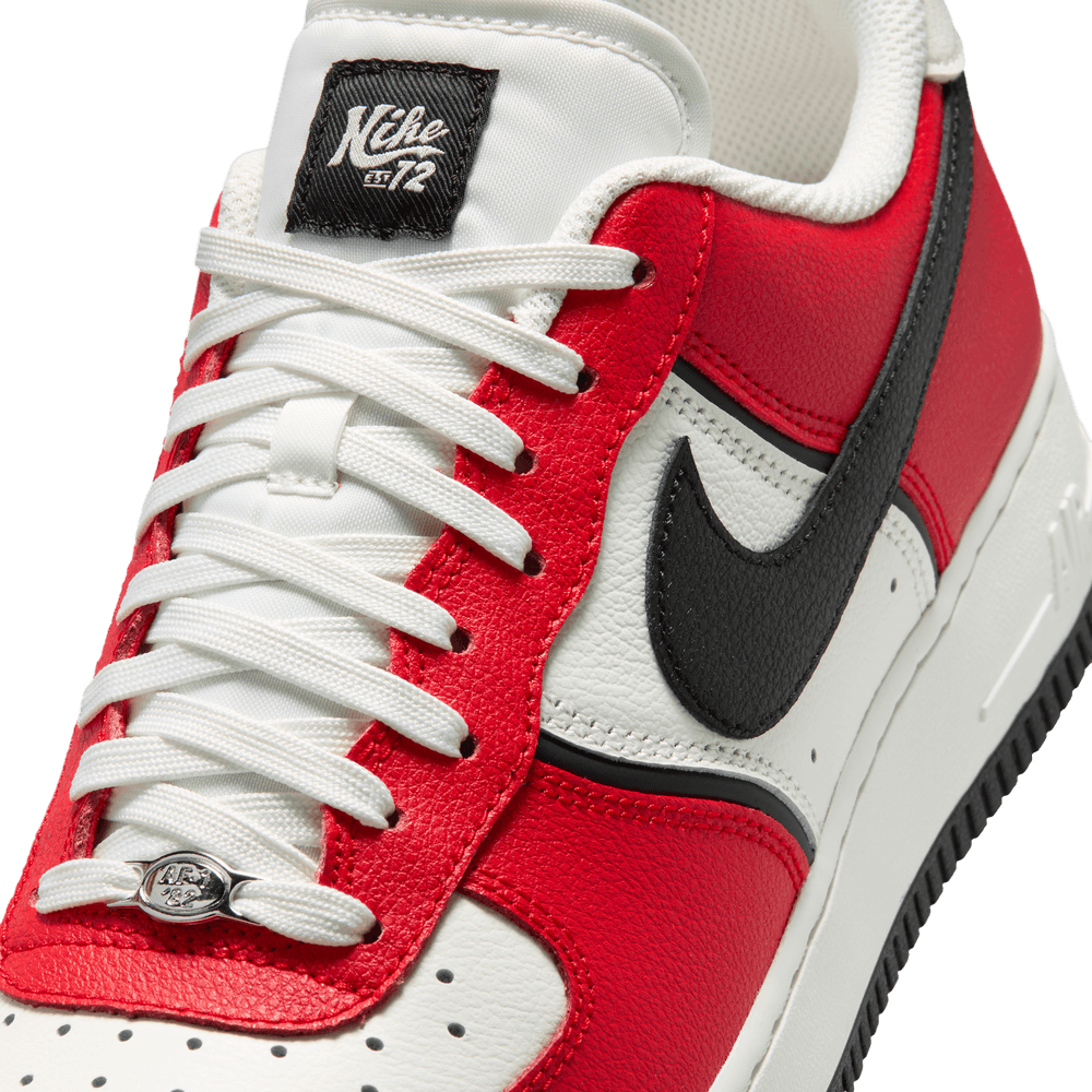 Nike Air Force 1 07 LV8
