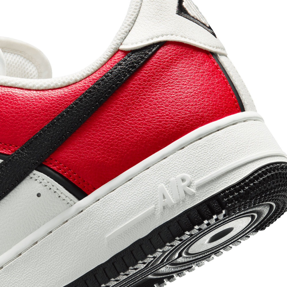 Nike Air Force 1 07 LV8