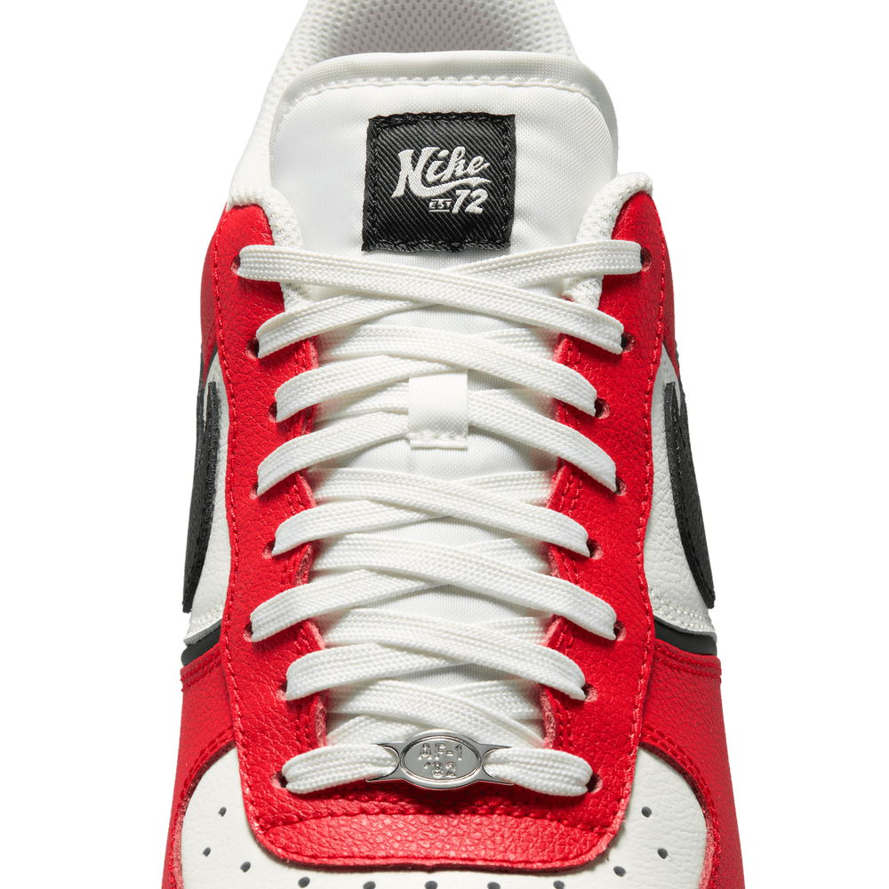 Nike Air Force 1 07 LV8