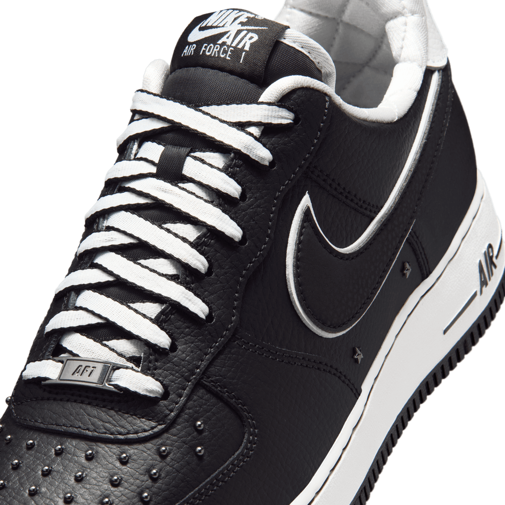 Nike Air Force 1黒／白ガムソール Nike Air Force 1 '07 Premium 'Black/Black-Summit White-Metallic