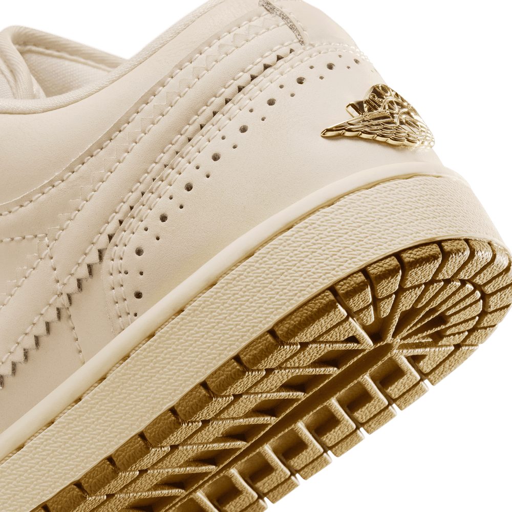Wmns Air Jordan 1 Low SE