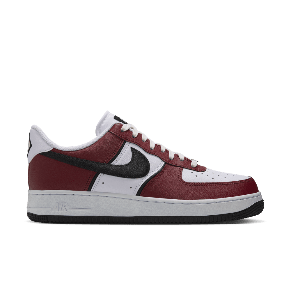 Nike Air Force 1 07 LV8