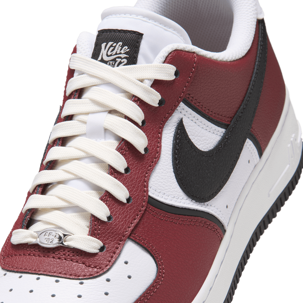 Nike Air Force 1 07 LV8