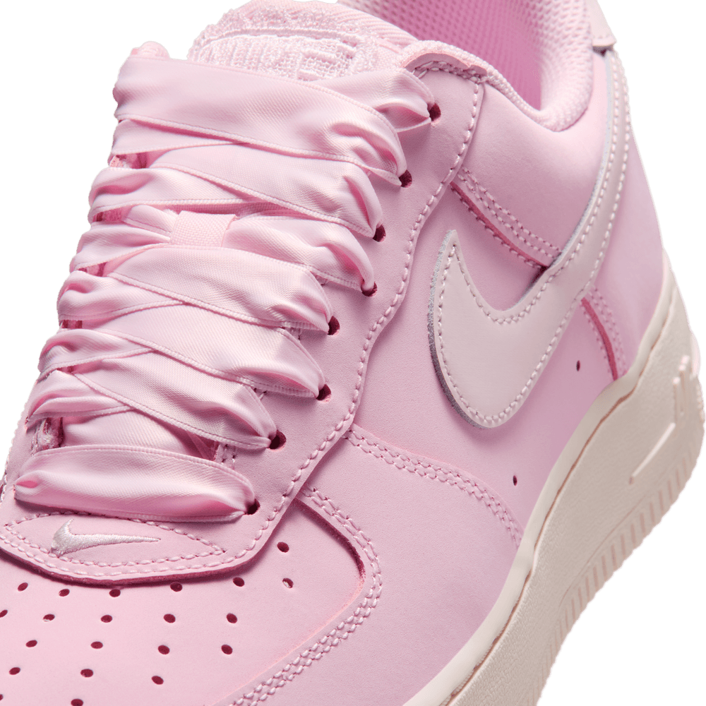 Wmns Nike Air Force 1 Retro Premium