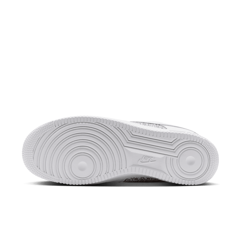Nike Air Force 1 07 LV8