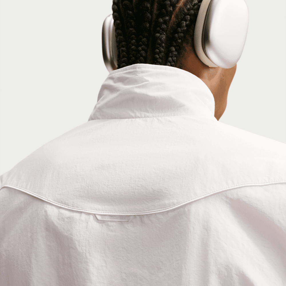 Nike Dri-FIT Standard Issue Game Woven Water-Repellent Lightweight Jacket