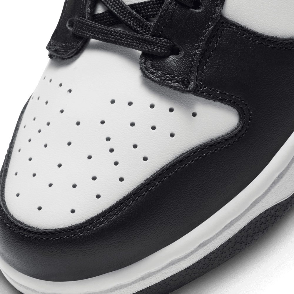 nike dunk low wmns white black stores