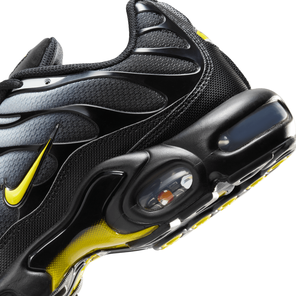 nike tn black silver yellow