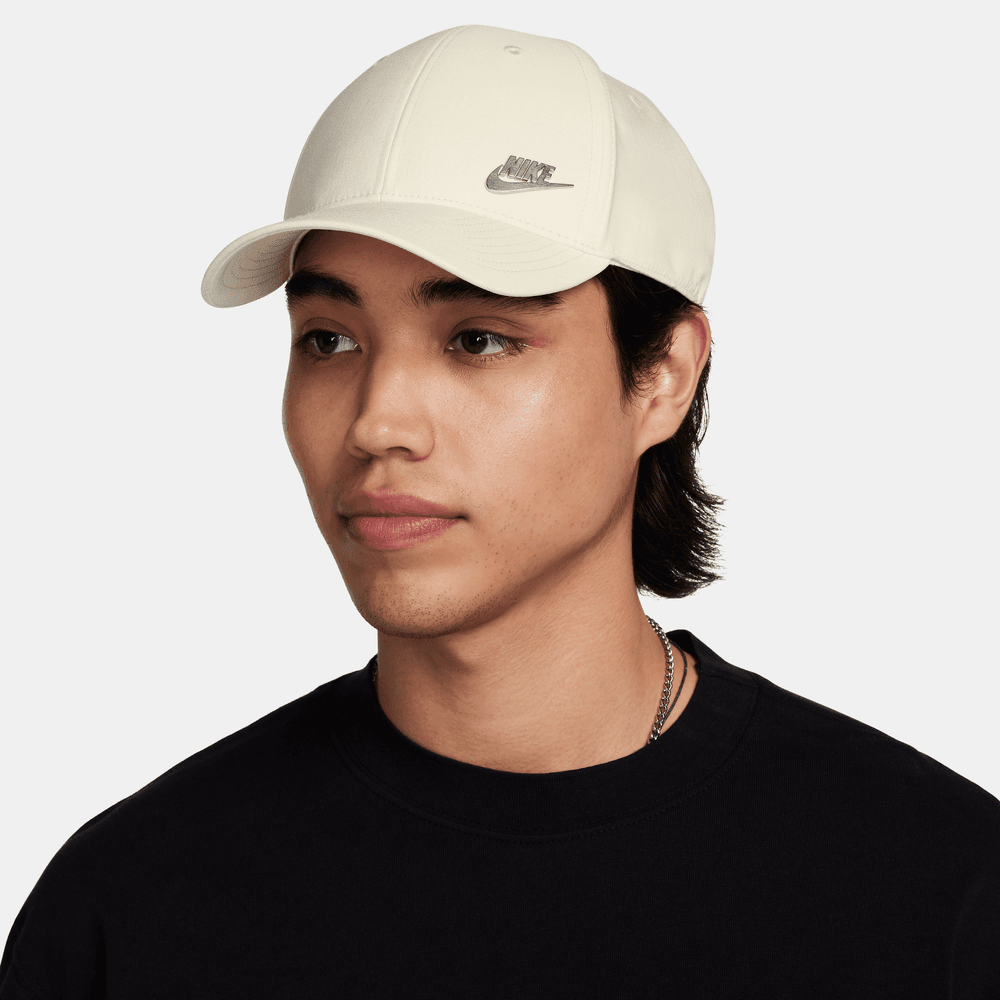 Nike Dri-FIT Club Metal Logo Cap