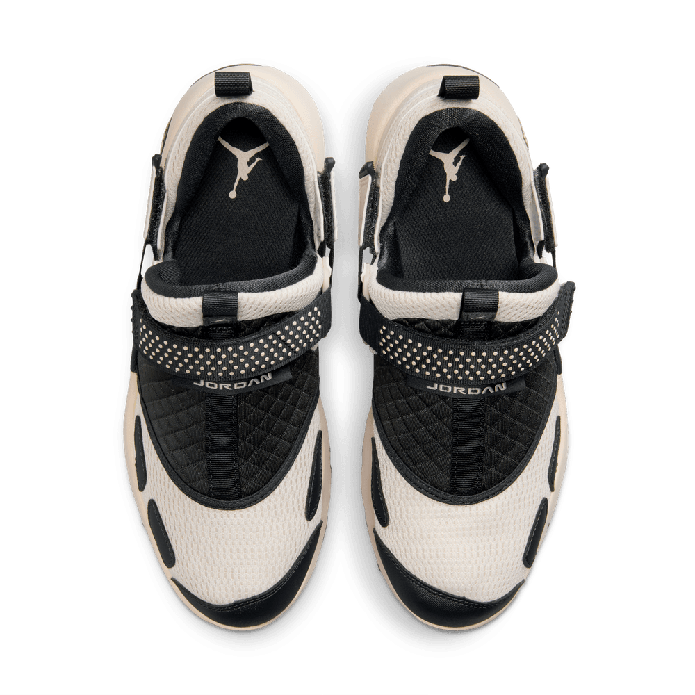 Wmns Air Jordan Trunner LX