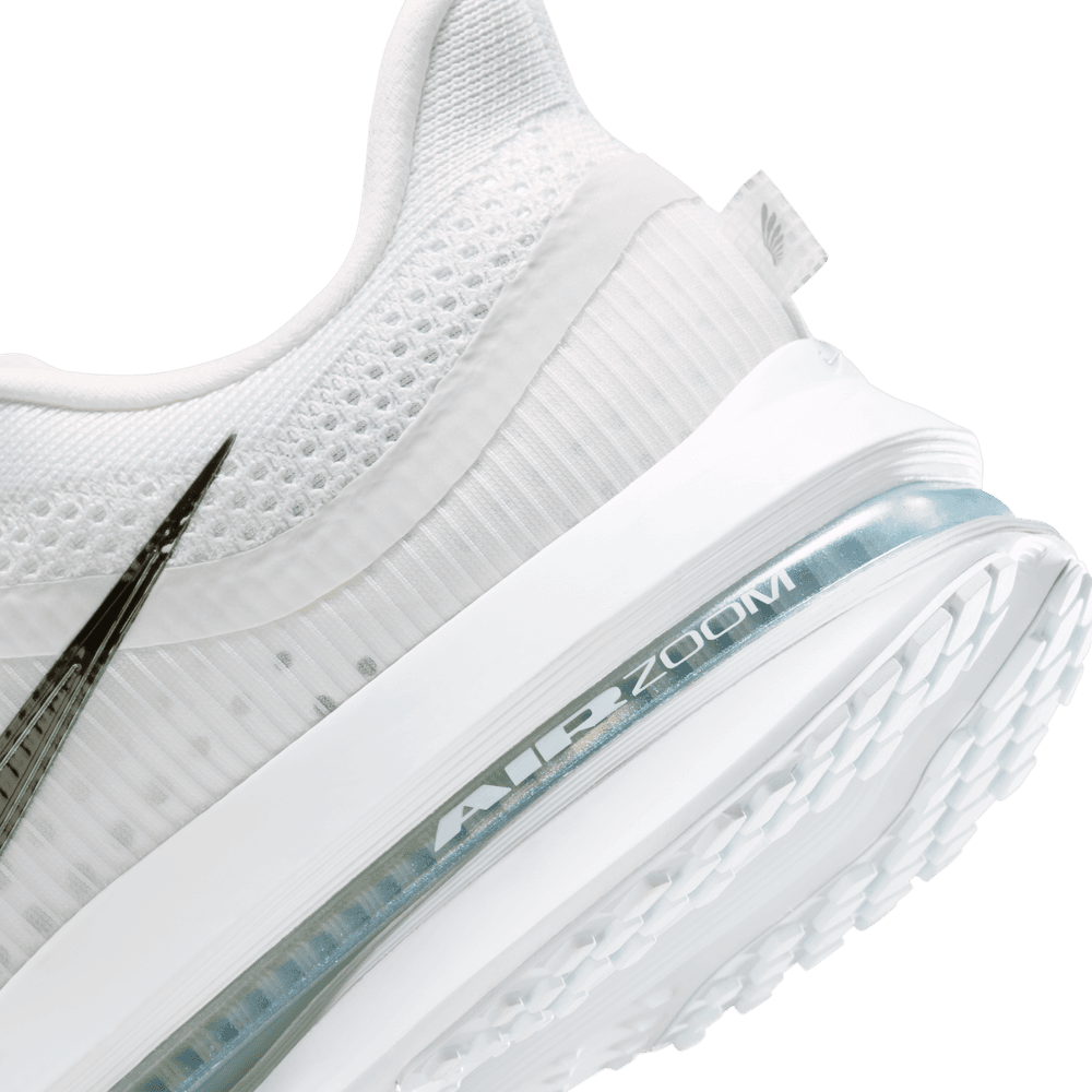 nike pegasus zoom white