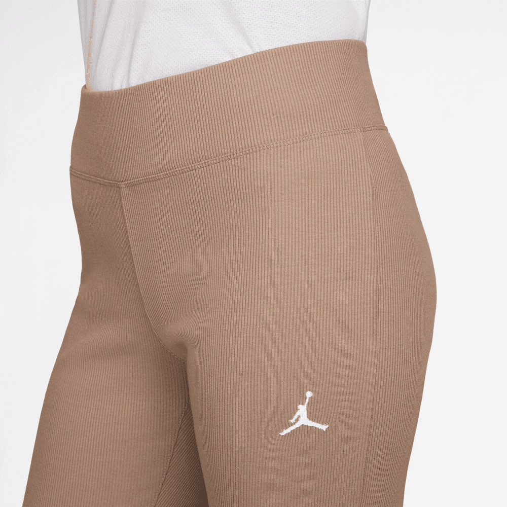 Wmns Air Jordan Brooklyn Essentials Mid-Rise Flared Leggings 
