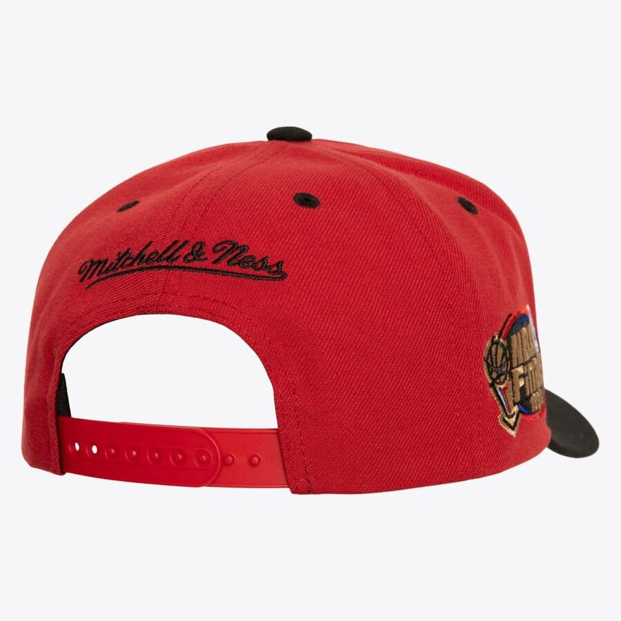 M&N Crown Jewels Pro Snapback Chicago Bulls