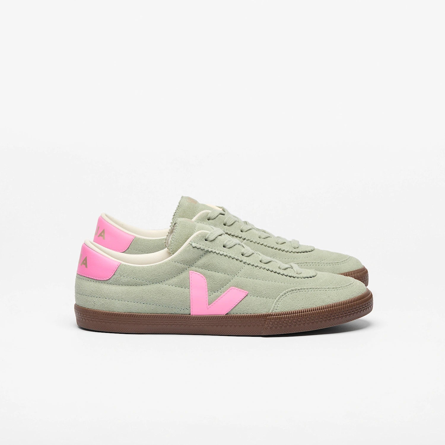 Veja Panenka Suede